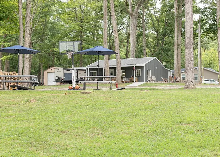 Campfire Cove Lakefront + 3 Camp Sites Ferienhaus *